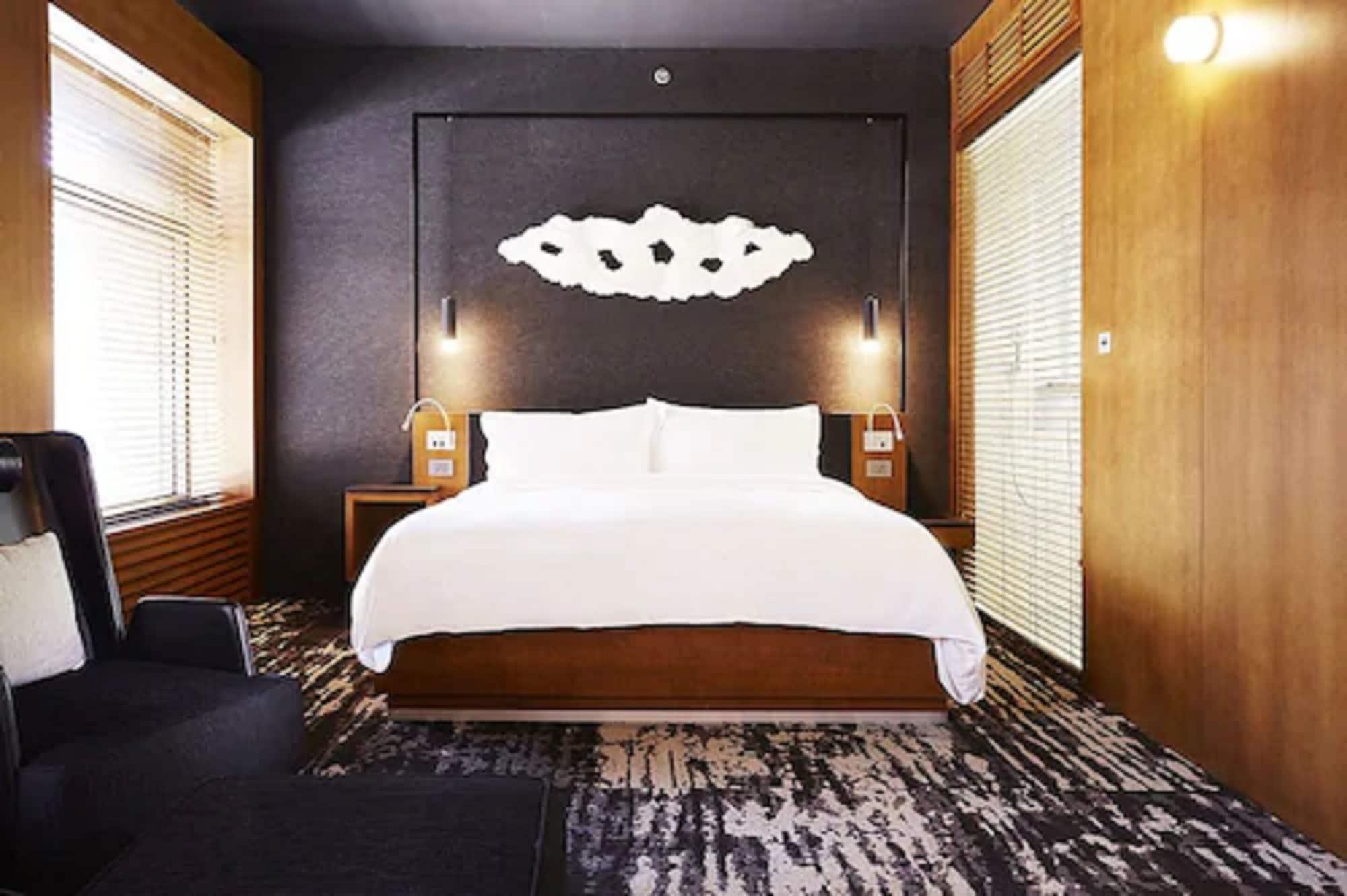 Le Germain Hotel Toronto Exterior photo